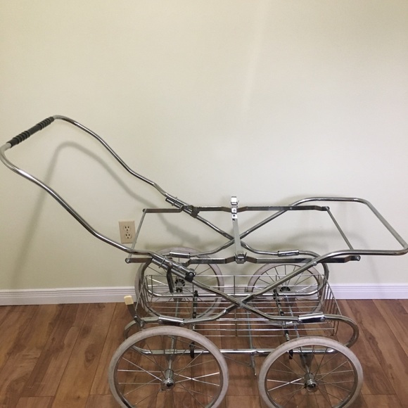 Vintage Silver Cross Twin Pram, imported from England. Well maintained. - Picture 7 of 8